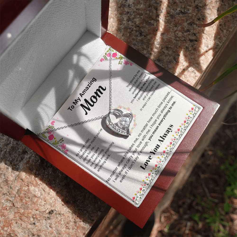 To My Amazing Mom - Heart Necklace Gift - English.
